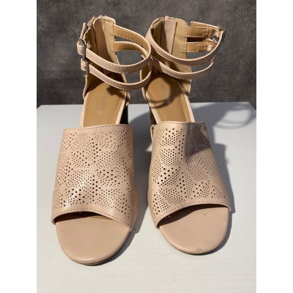 Maurices Beige Perforated Block Heel Sandals Back Zip Ankle Strap Peep Toe Sz 7